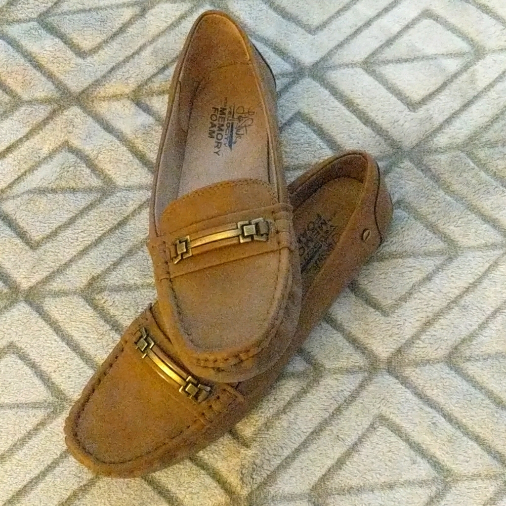Lifestride tan loafers